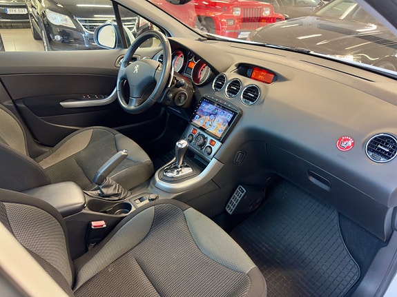 Peugeot 308 SW 15 of 19