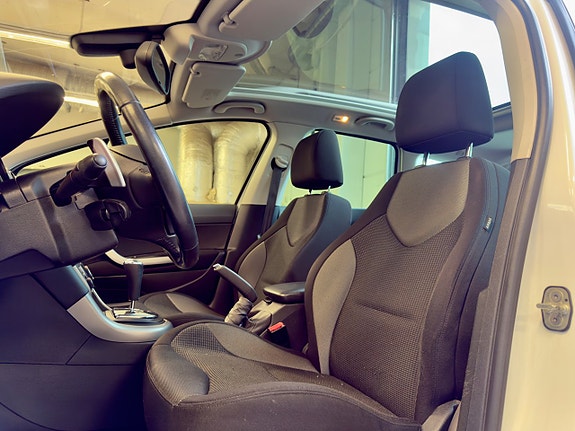 Peugeot 308 SW 13 of 19