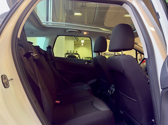 Peugeot 308 SW 18 of 19