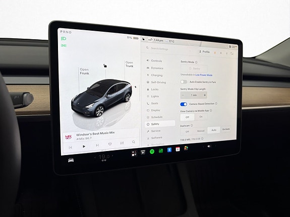 Tesla Model Y 24 of 30