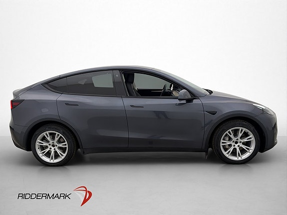 Tesla Model Y 9 of 30