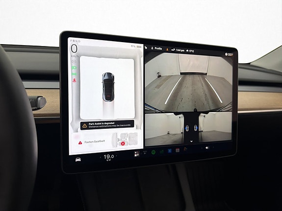 Tesla Model Y 17 of 30