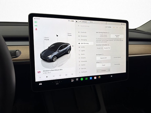 Tesla Model Y 22 of 30