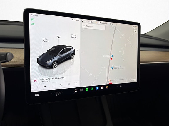 Tesla Model Y 18 of 30