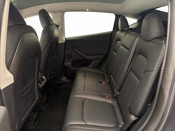 Tesla Model Y 29 of 30