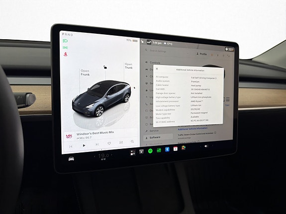 Tesla Model Y 26 of 30