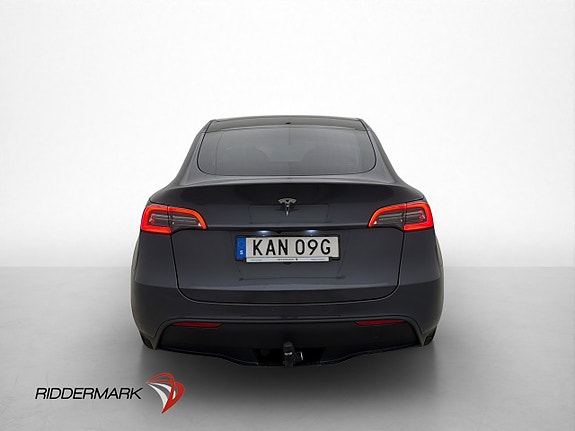 Tesla Model Y 7 of 30