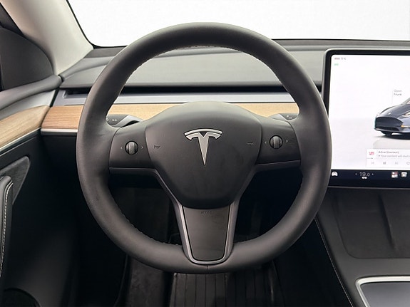 Tesla Model Y 13 of 30