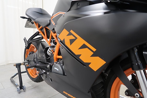 KTM RC 390 11 of 15