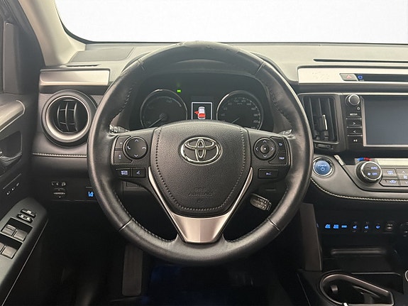 Toyota RAV4 12 of 30