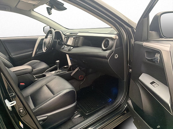 Toyota RAV4 25 of 30