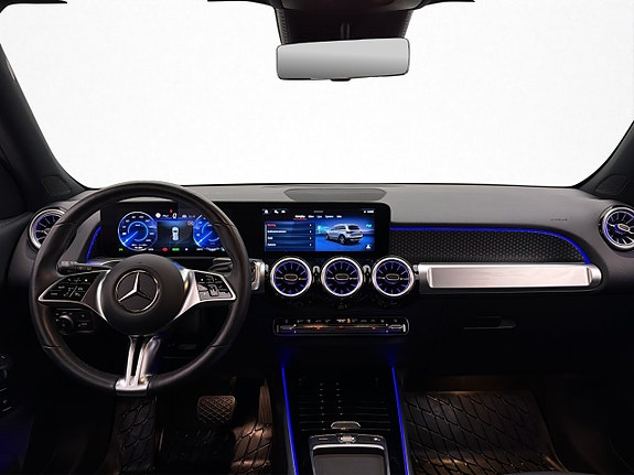 Mercedes-Benz EQB250+ 14 of 30
