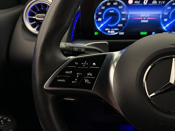 Mercedes-Benz EQB250+ 18 of 30