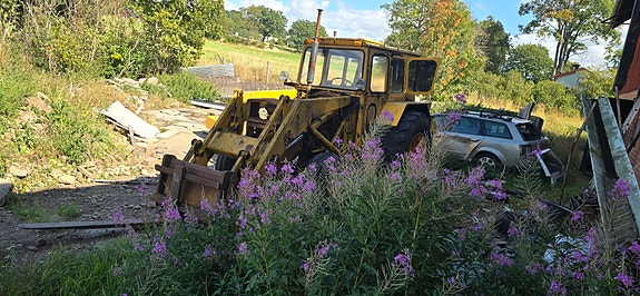 Massey Ferguson 3305 2 of 3