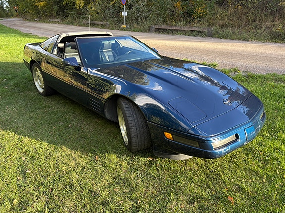 Chevrolet Corvette 3 of 7
