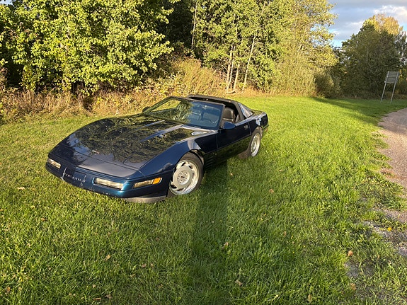 Chevrolet Corvette 2 of 7
