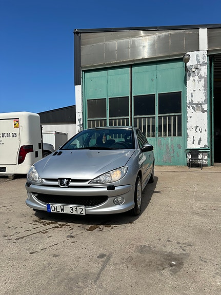Peugeot 206 2 of 4