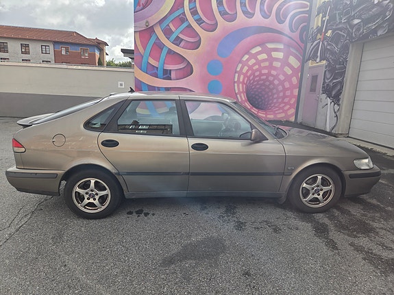 Saab 9-3 2 of 8
