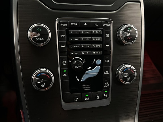 Volvo XC70 22 of 28