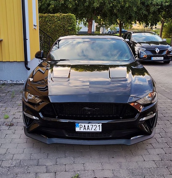 Ford Mustang 2 of 8
