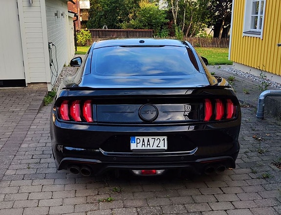 Ford Mustang 3 of 8
