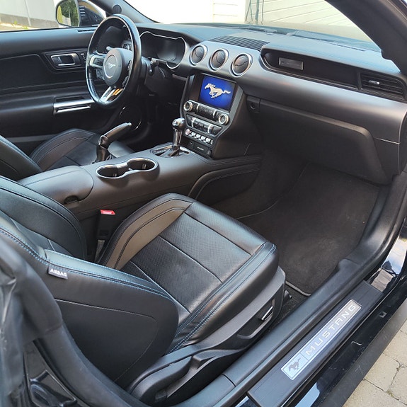 Ford Mustang 6 of 8