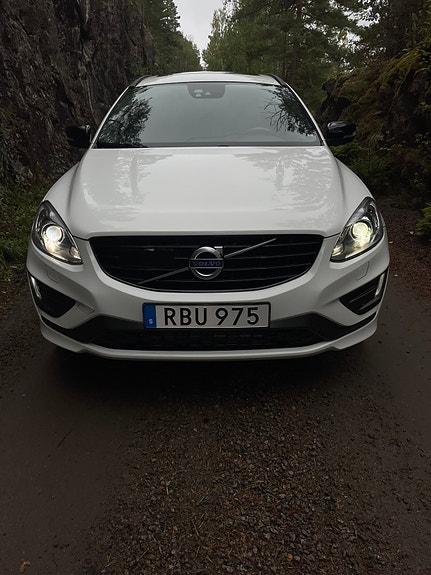 Volvo XC60 2 of 10