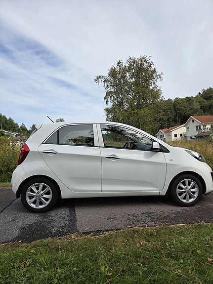 Kia Picanto 2 of 6
