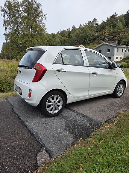 Kia Picanto 4 of 6