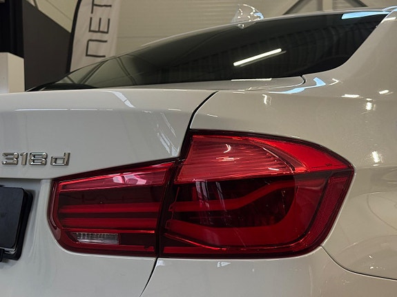 BMW 318d 12 of 21