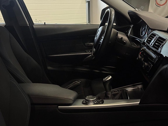 BMW 318d 13 of 21