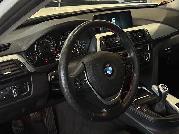 BMW 318d 14 of 21