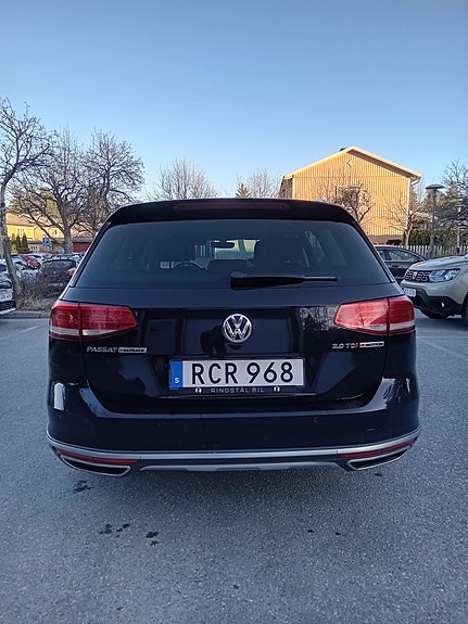 Volkswagen Passat Alltrack 4 of 23