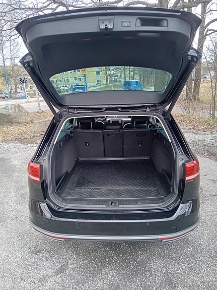 Volkswagen Passat Alltrack 9 of 23