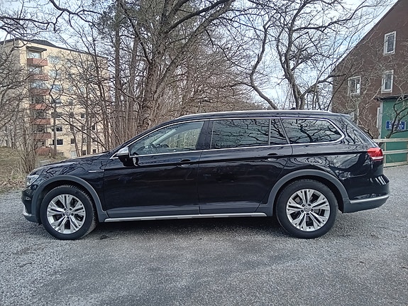 Volkswagen Passat Alltrack 8 of 23