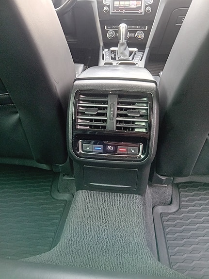 Volkswagen Passat Alltrack 12 of 23
