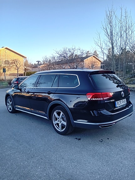 Volkswagen Passat Alltrack 3 of 23