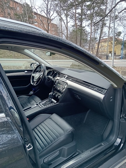 Volkswagen Passat Alltrack 18 of 23