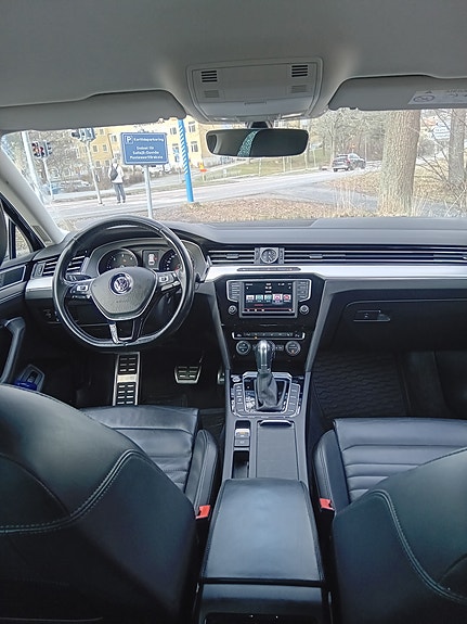 Volkswagen Passat Alltrack 10 of 23