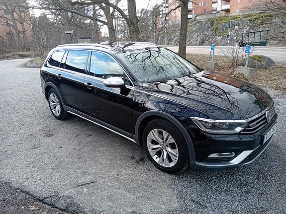 Volkswagen Passat Alltrack 5 of 23