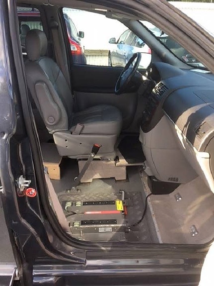 Chevrolet Uplander 2 of 4