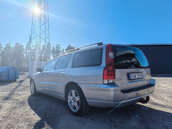 Volvo V70 4 of 15