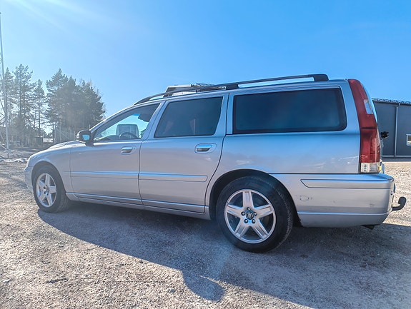 Volvo V70 3 of 15