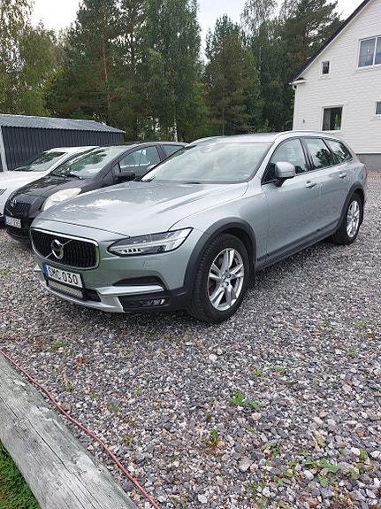 Volvo V90 Cross Country 2 of 7