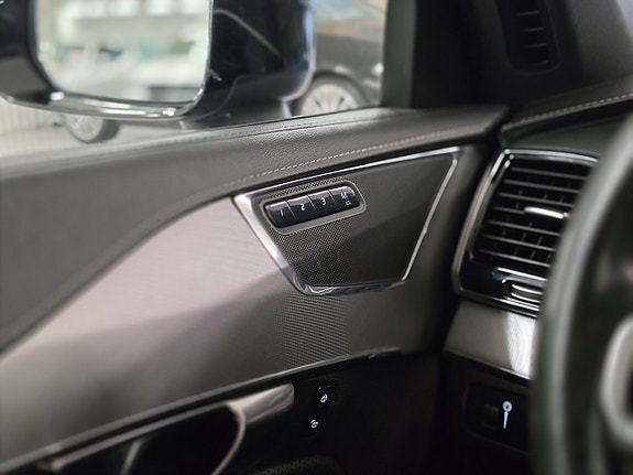 Volvo XC90 18 of 30