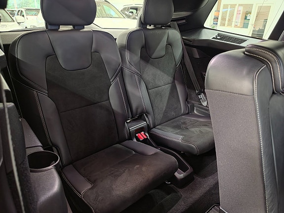 Volvo XC90 30 of 30