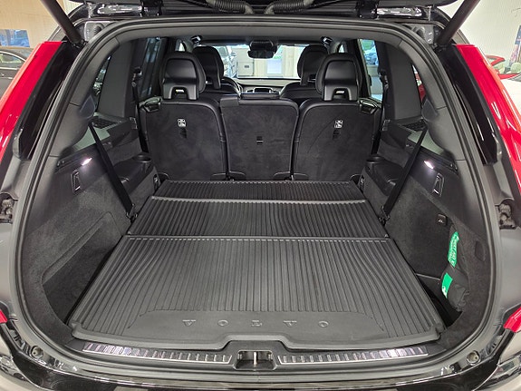 Volvo XC90 11 of 30