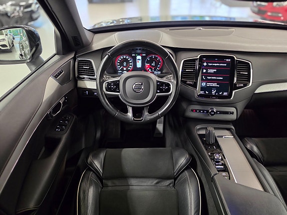 Volvo XC90 15 of 30
