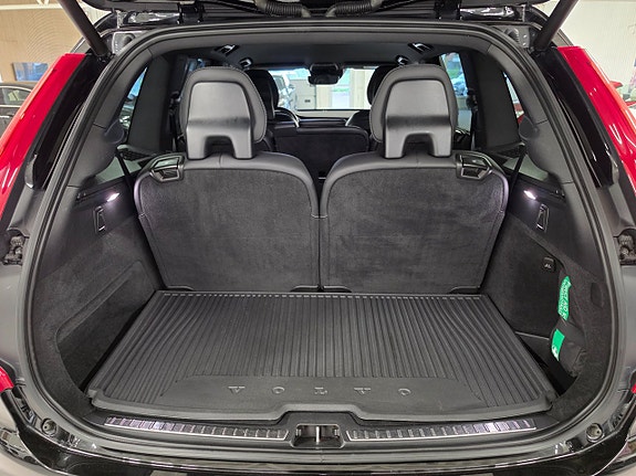 Volvo XC90 10 of 30