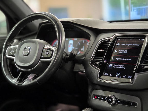 Volvo XC90 16 of 30
